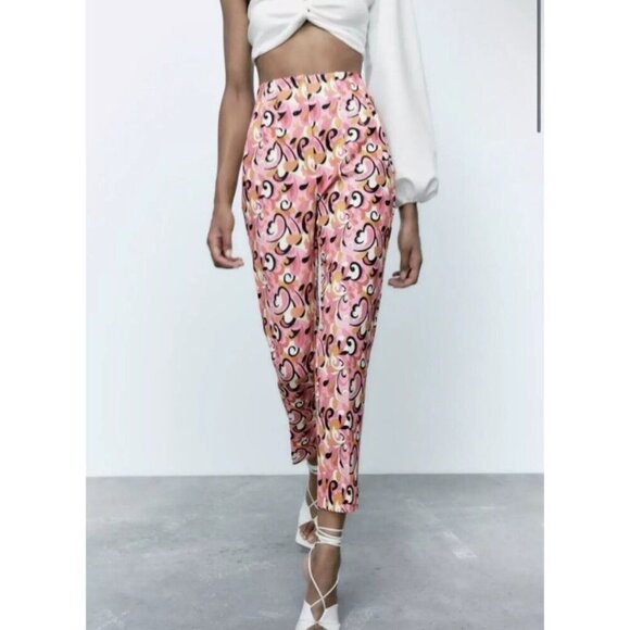 Zara Pants - Zara‎ Printed HR Trouser Pants Tapered Leg Floral Barbie Pink cropped Sz XL